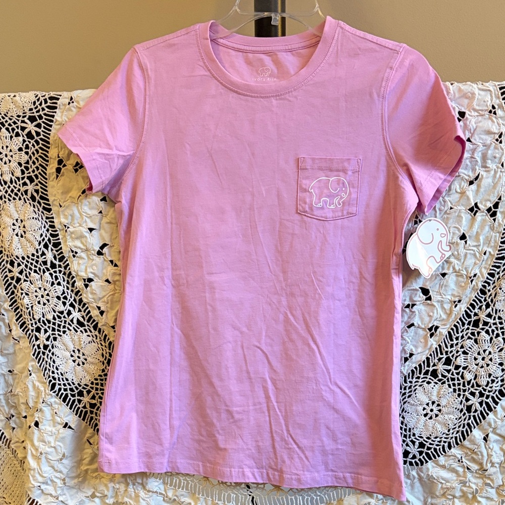NWT Ivory Ella Pink Pocket Tee – Short Sleeve Elephant Logo Shirt Size Small